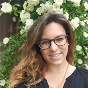 Laureata in giurisprudenza e abilitata all'esercizio della professione forense offre lezioni di diritto rivolte sia a studenti delle scuole superiori (diritto pubblico) sia a laureandi in giurisprudenza e/o servizi giuridici. Specializzata in diritto del